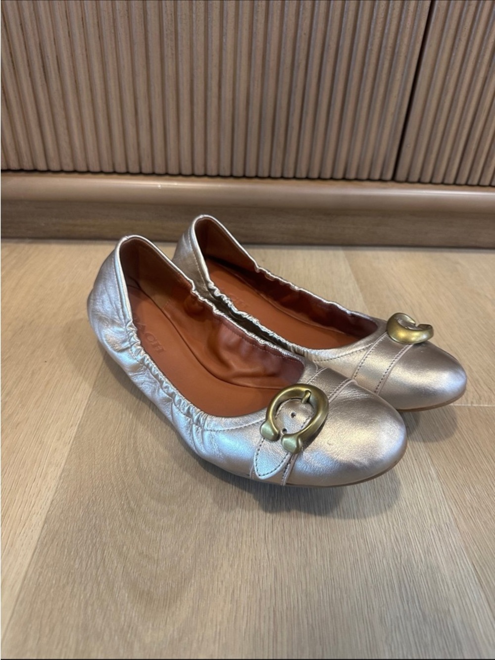 COACH STANTON BUCKLE
FLAT - CHAMPAGNE size 10 Metallic Gold Leather Ballet Flats - Picture 2 of 9